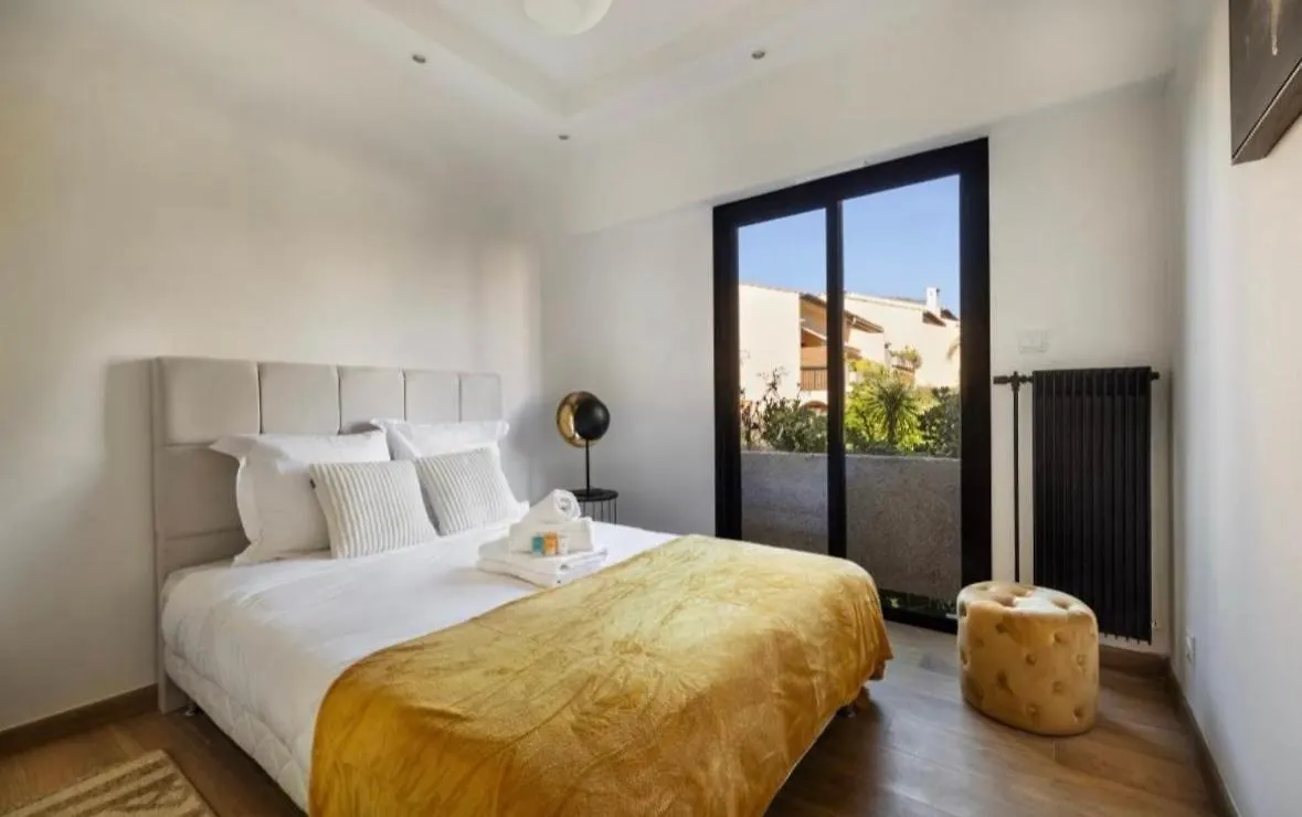 Appartement Haut Standing - Luxury Apartment - Cannes- Croisette- Centre Ville- Vue Tennis -Vue Piscine -Parking Prive - Terrasse- Plage Cannes