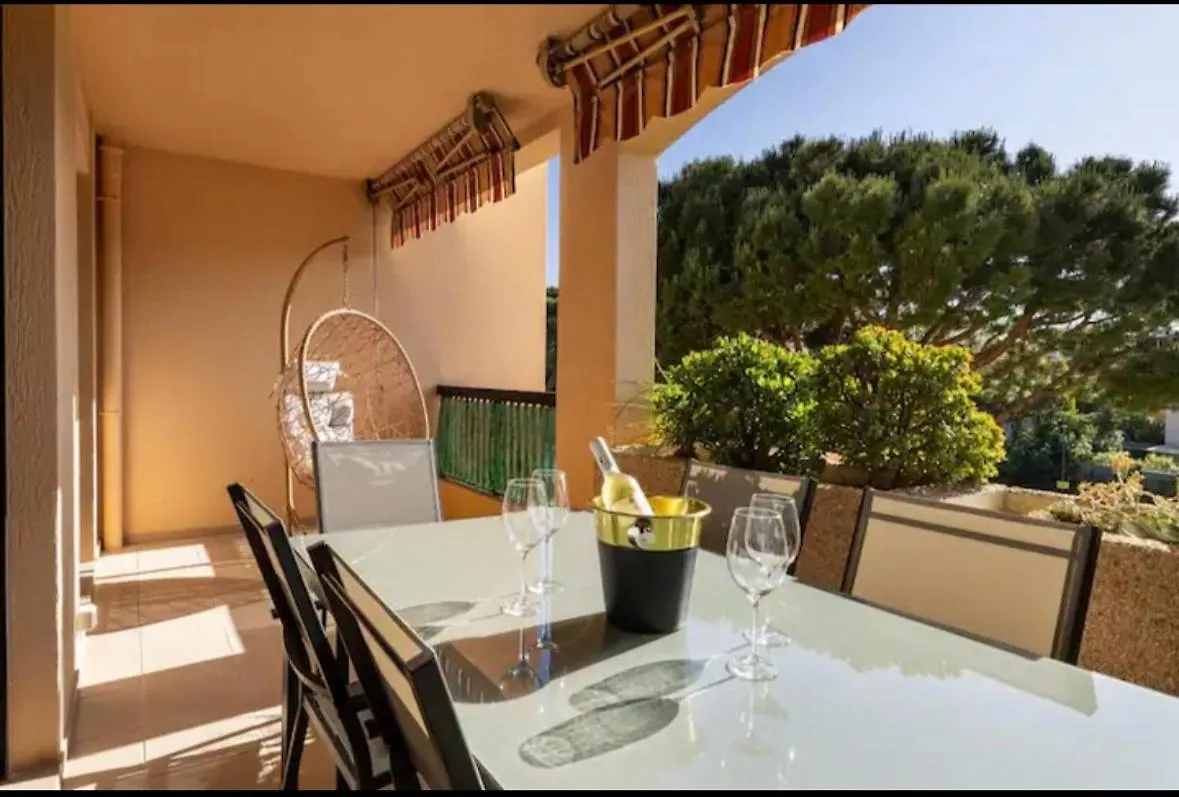 Appartement Haut Standing - Luxury Apartment - Cannes- Croisette- Centre Ville- Vue Tennis -Vue Piscine -Parking Prive - Terrasse- Plage 0*, Cannes France