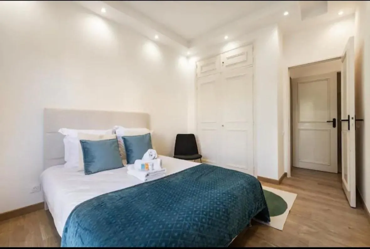 Appartement Haut Standing - Luxury Apartment - Cannes- Croisette- Centre Ville- Vue Tennis -Vue Piscine -Parking Prive - Terrasse- Plage