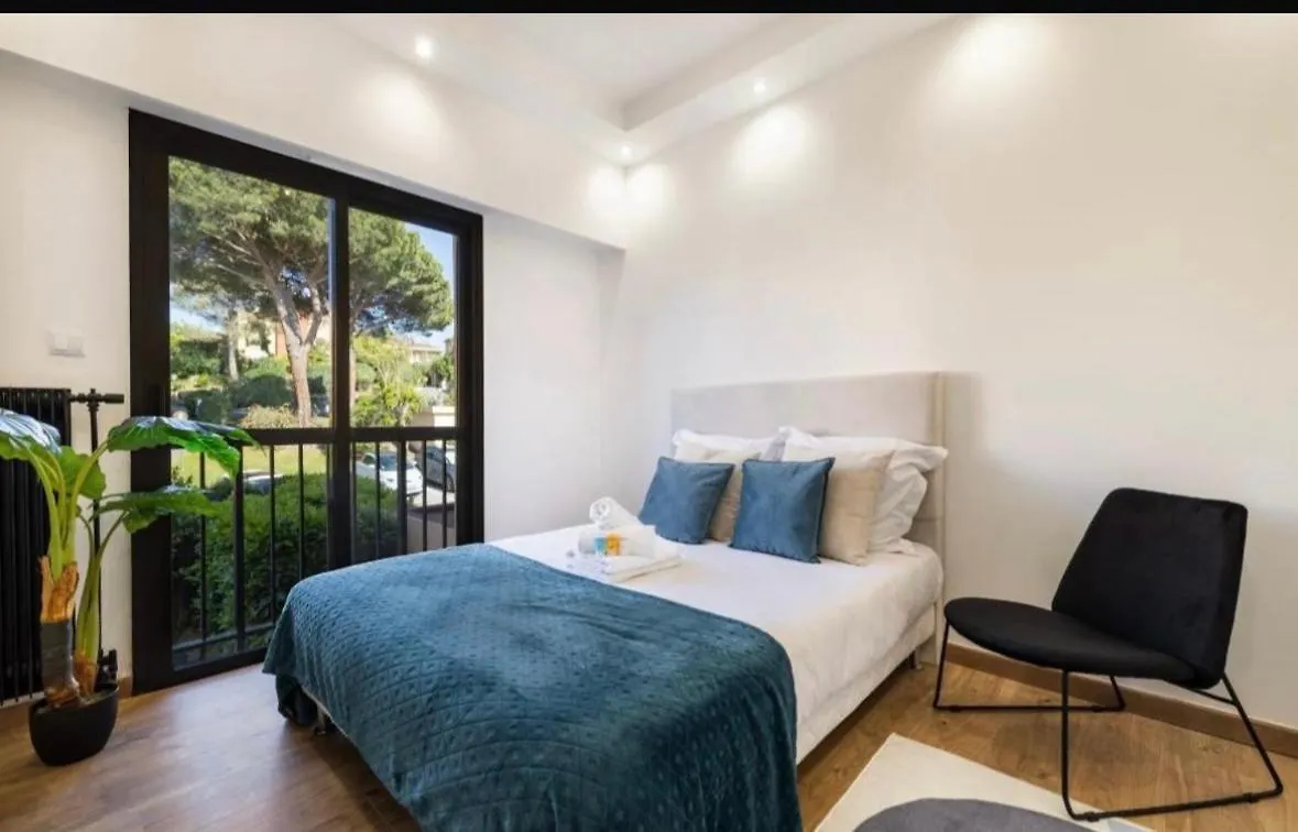 Appartement Haut Standing - Luxury Apartment - Cannes- Croisette- Centre Ville- Vue Tennis -Vue Piscine -Parking Prive - Terrasse- Plage France