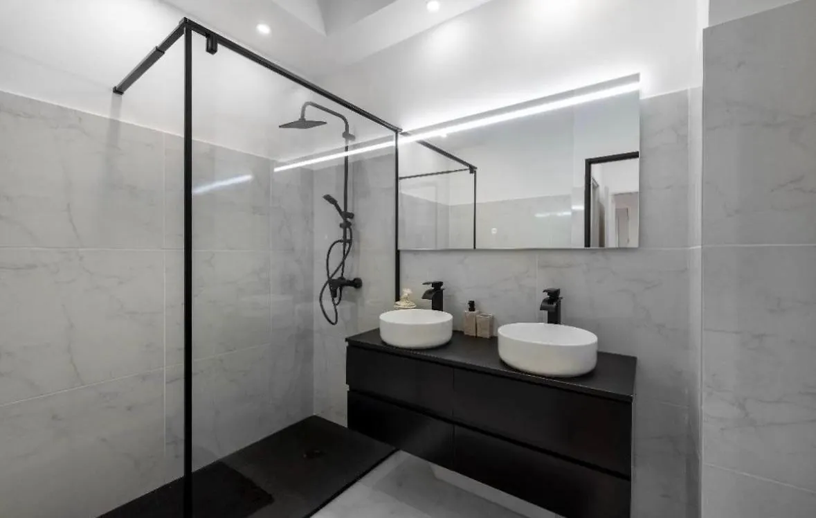 Appartement Haut Standing - Luxury Apartment - Cannes- Croisette- Centre Ville- Vue Tennis -Vue Piscine -Parking Prive - Terrasse- Plage France